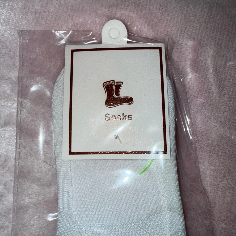 ✨✨5/$10✨✨ Sanrio character Socks 1 Pair Pochacco Lightweight No Show New
